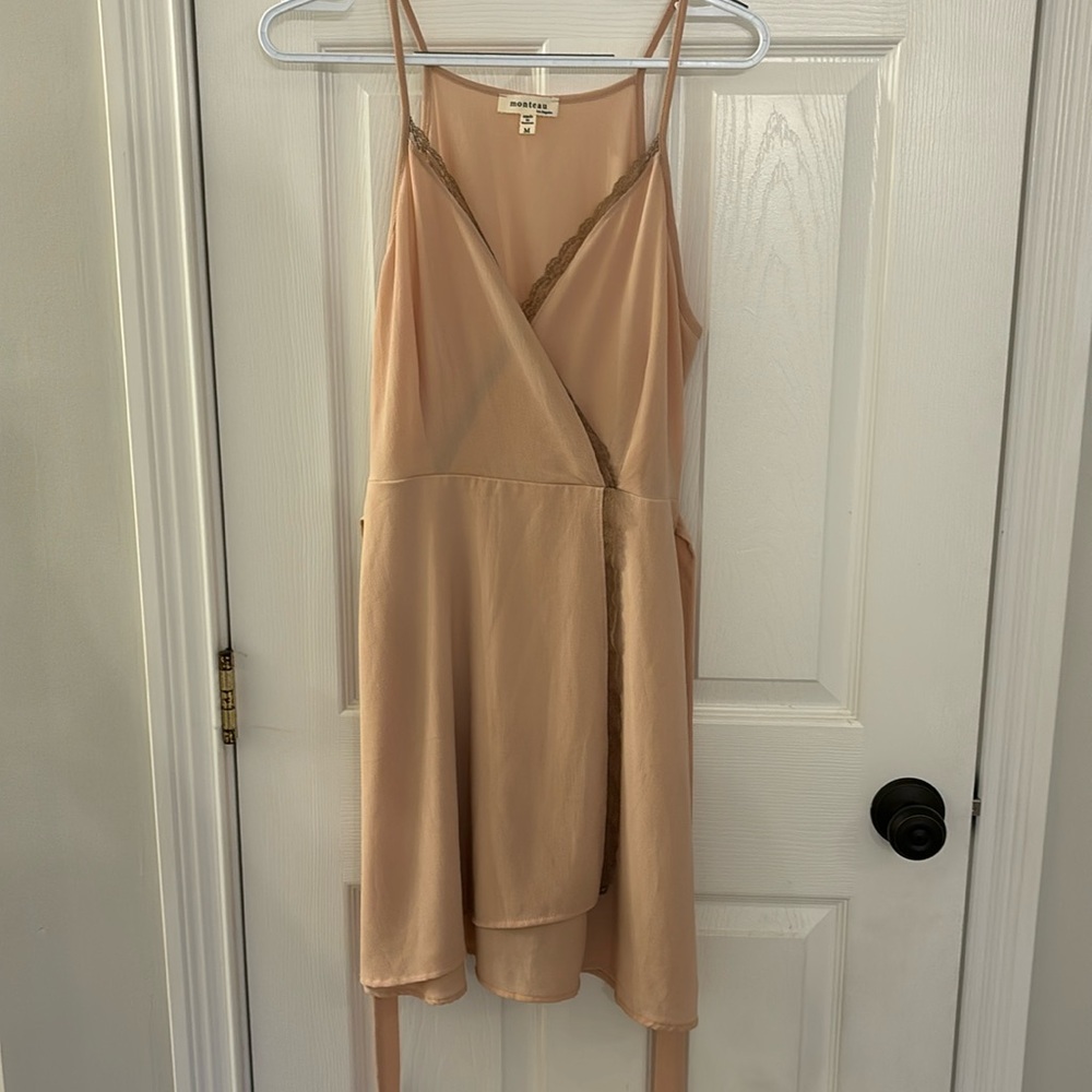 Beautiful dress for wedding or honeymoon excellent condition